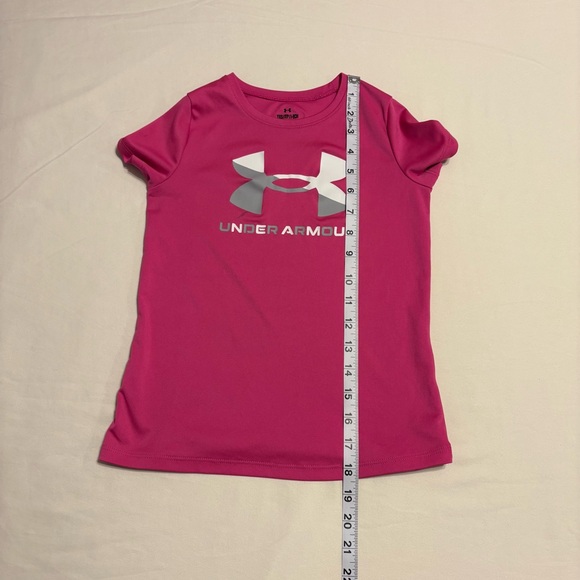 Under Armour clothing set Pink Athletic T-shirt and black and white shorts - Picture 3 of 12